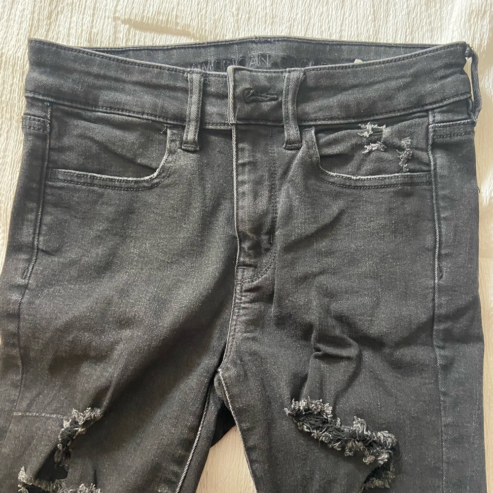 American Eagle black distressed skinny jeans size 2 short